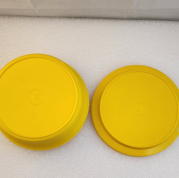 Set of 2 Vtg Tupperware Seal 'N Serve Yellow Bowls - Picture 5 of 13